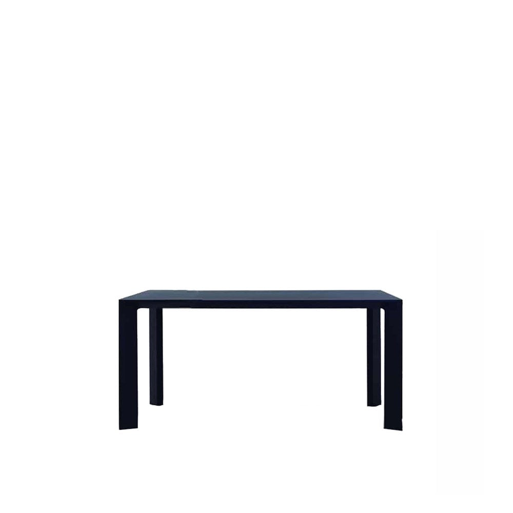 Joint Dining Table