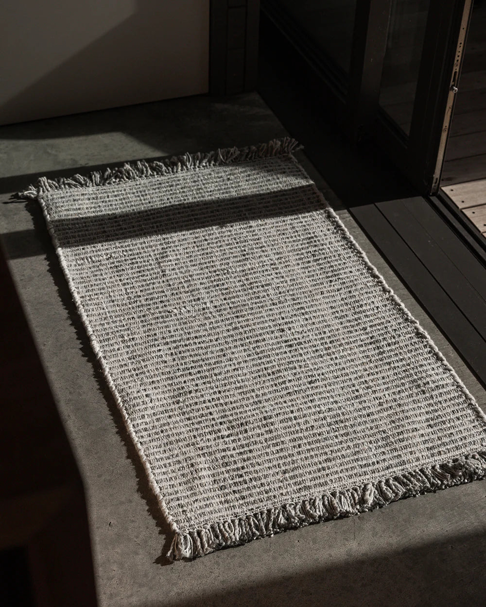 Rhodes Entrance Mat in slate