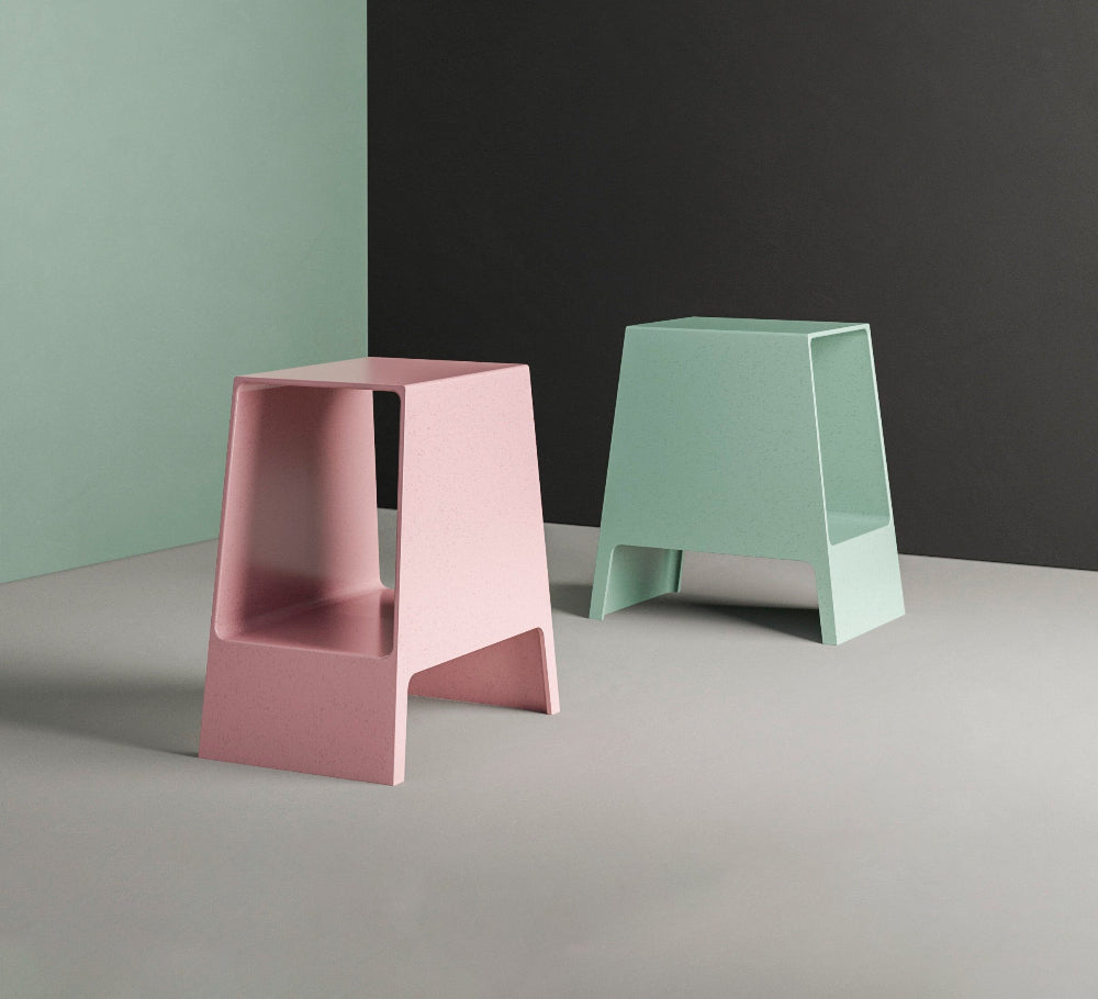 Tomo Side Table in green, side view