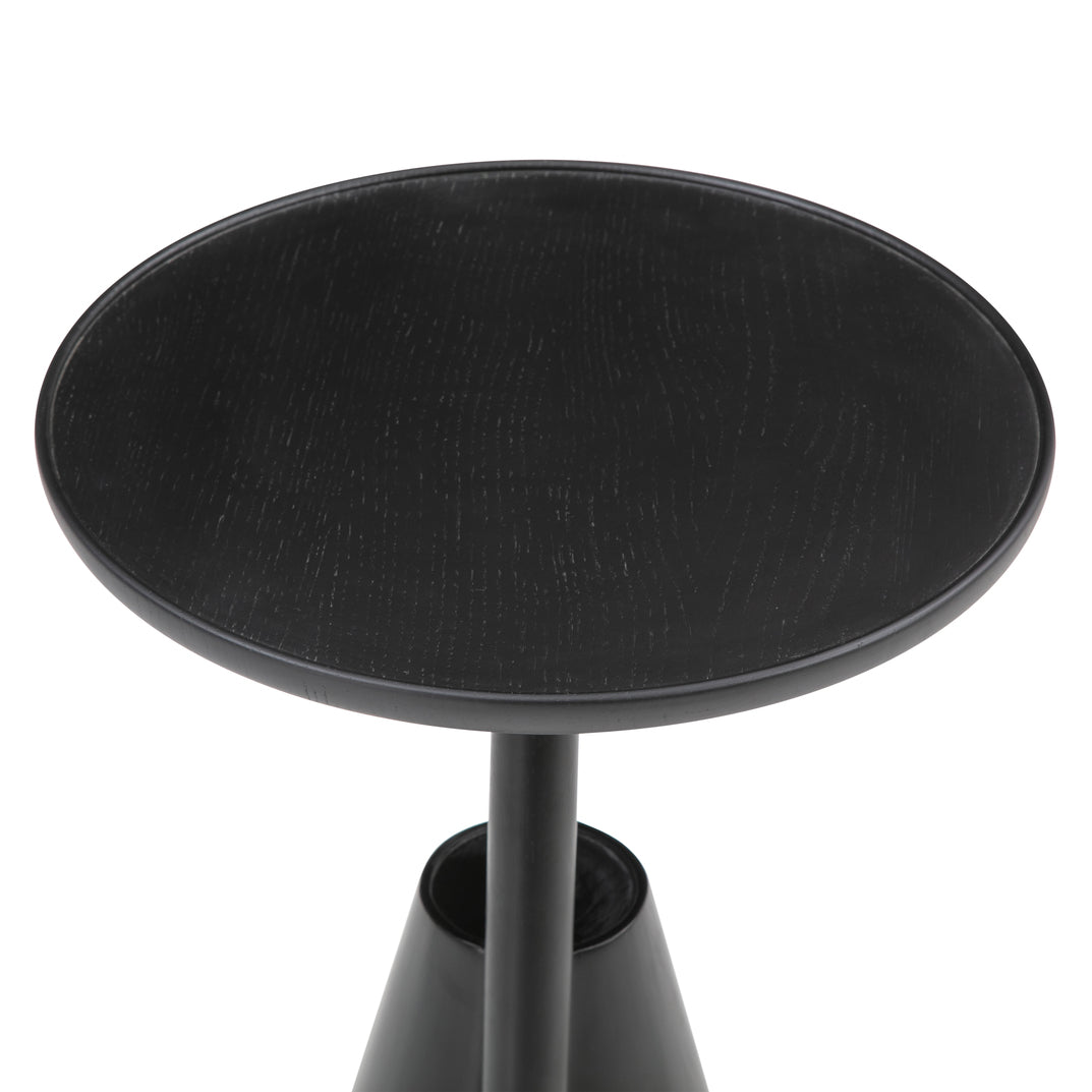 Close view of the Mate side table round top in black