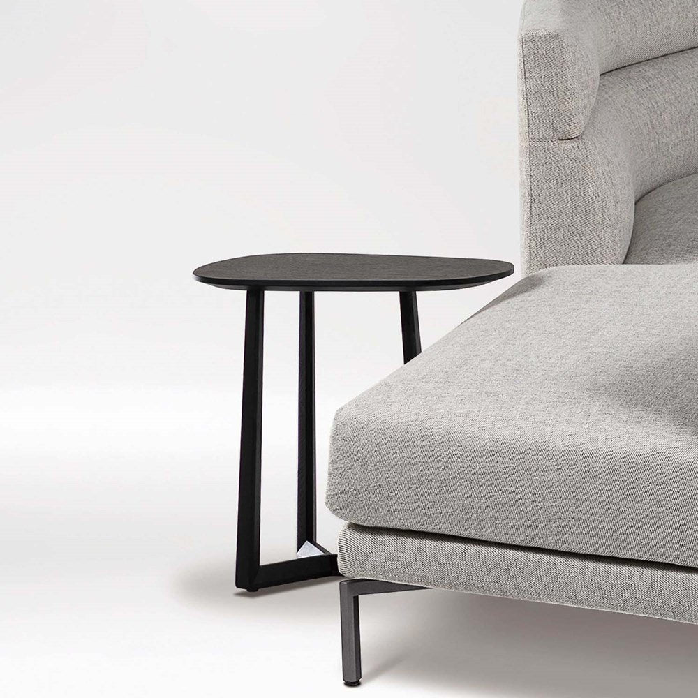 Teri V2 Side Table Oval, in a room setting